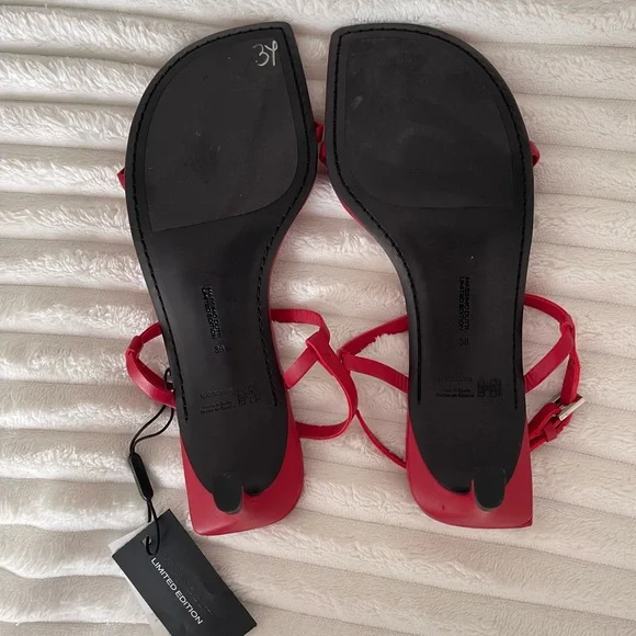 Massimo Dutti Limited Edition Red Leather Sandal - Picture 8 of 8